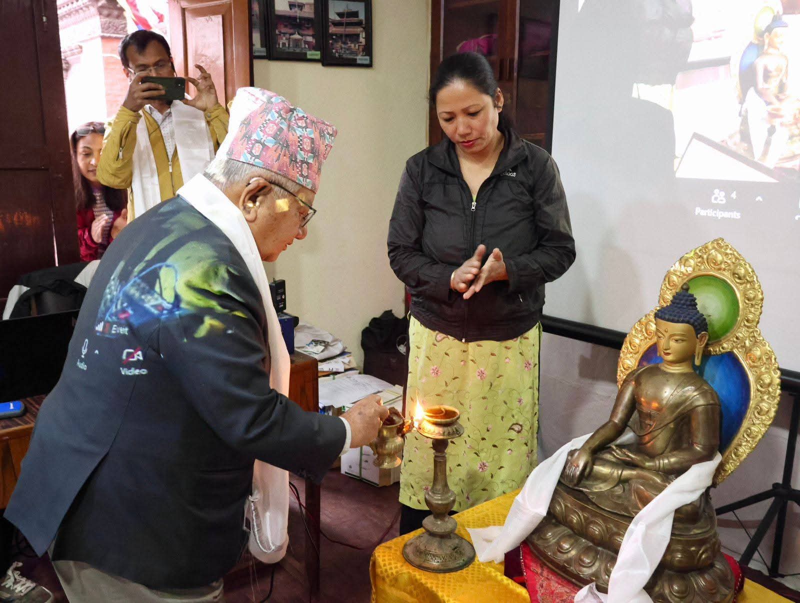 कृयासंग्रह संगोष्ठी पुस्तक बिमोचन